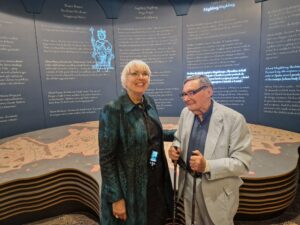 Warschau, 7. Juni 2023: Kulturstaatsministerin Claudia Roth und Marian Turski im »POLIN«, dem von Turski mitinitiierten Museum der Geschichte der polnischen Juden © Stiftung Denkmal / Uwe Neumärker