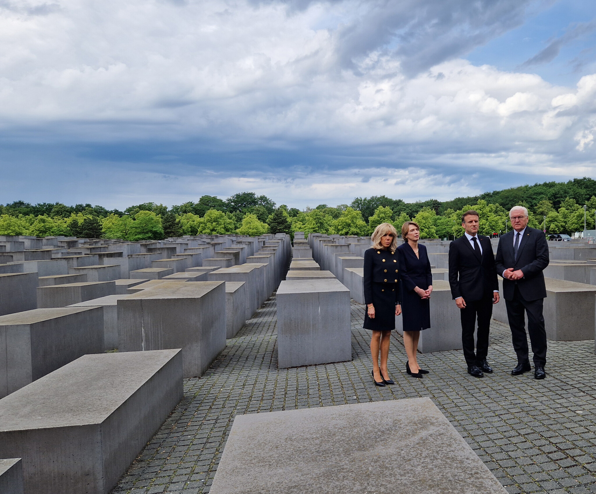 President Macron and Federal President Steinmeier at the Holocaust Memorial