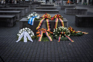 Gedenken am Holocaust-Denkmal, © Stifung Denkmal, Foto: Marko Priske