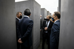 Foreign Minister Maas visits monument to the murdered Jews of Europe