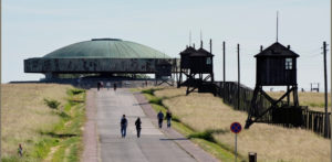 Gedenkstaette Museum Majdanek Mausoleum mit der Asche der Ermordeten