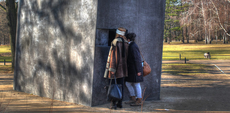 Denkmal für die im Nationalsozialismus verfolgten Homosexuellen, Tiergarten; Foto: Marko Priske