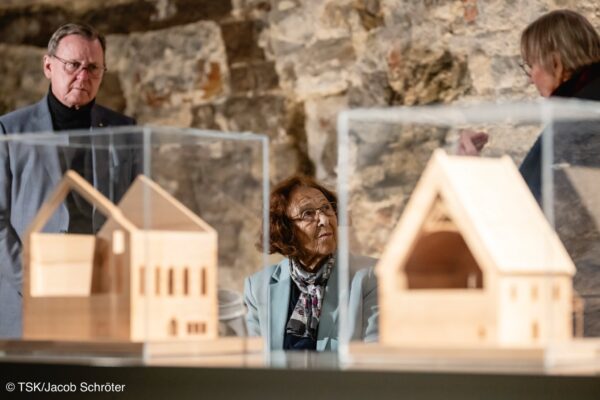 HOLOCAUSTÜBERLEBENDE INGEBURG GEIßLER ZU BESUCH IN ERFURT