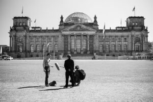 Markus Dichmann im Gespräch mit Dr. Bjoern Weigel, Reichstag ©Kulturprojekte Berlin, Foto Melanie Sapina