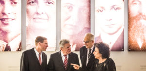 (left to right) Uwe Neumärker, Bundespräsident Joachim Gauck, Naftali Fürst und Lea Rosh in front of the enlarged portraits in the Information Centre, Photo: Marko Priske