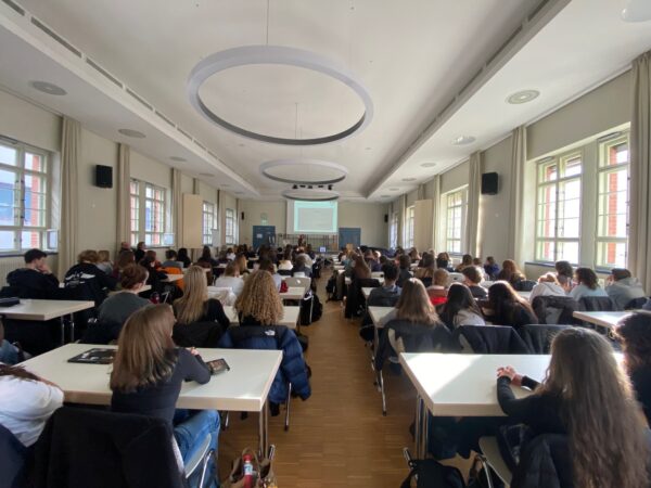 ZZG mit Ingeburg Geißler Felix Mendelssohn Bartholdy Gymnasium8