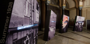 Erstmals war die Ausstellung in der Neuen Synagoge Berlin zusehen, Foto: Marko Priske