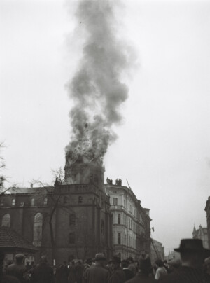 Glatz, 10. November 1938, brennende Synagoge, © Privatarchiv Gerhard Roese, Darmstadt; Fotograf Günter Veit