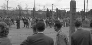 Am 13. August 1961 flohen rund 50 Menschen spontan an der Ebertstraße von Ost- nach West-Berlin, © Stiftung Berliner Mauer, Michael-Reiner Ernst